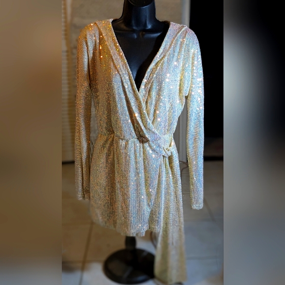 Pink Lily Pants - Pink Lily Sequin Romper shorts Small